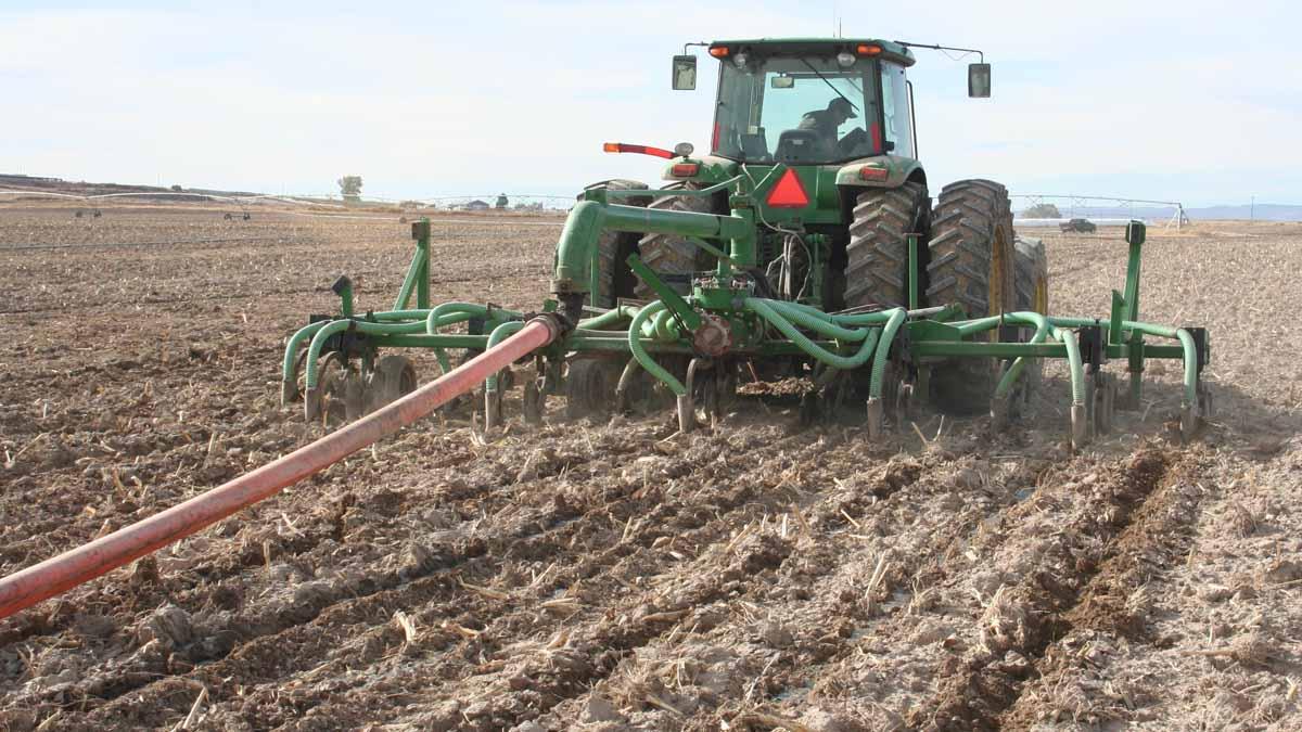 Tractor and injection tool on a farm